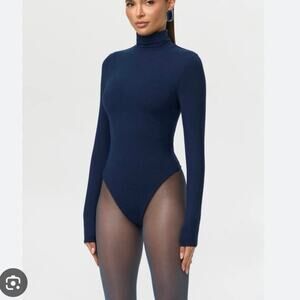 NWOT Naked Wardrobe Butter Turtleneck Contour Bodysuit in Navy SZ M